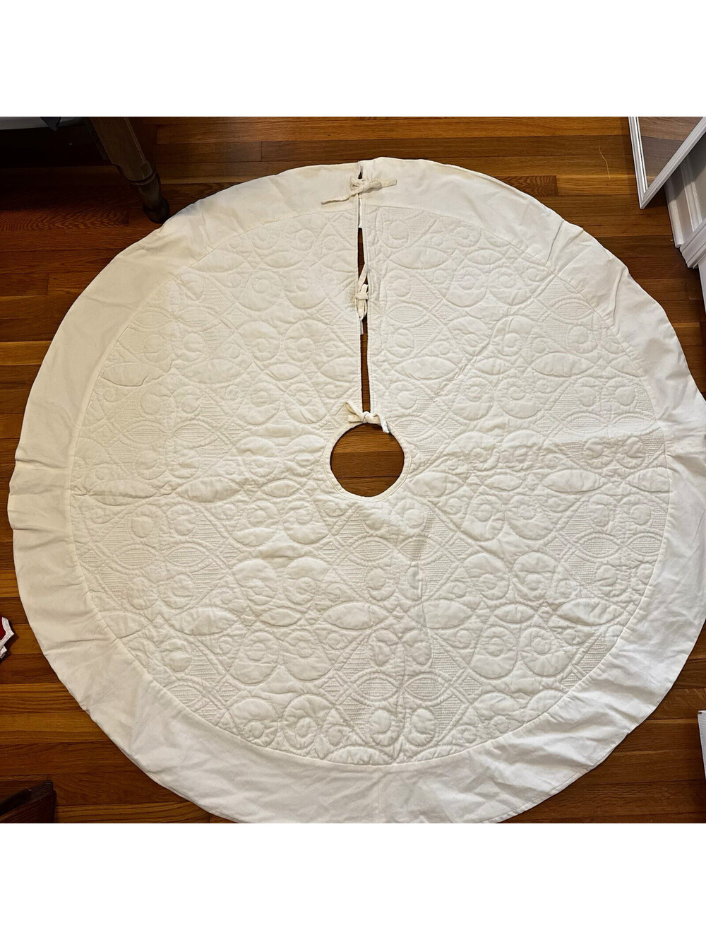 Pottery Barn Quilted CreamCotton Round Large Christmas Tree Skirt Solid 61in